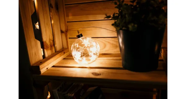 Crystal závesná guľa s hviezdami 10 LED