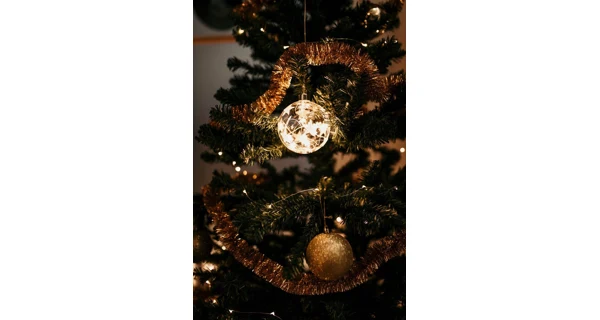 Crystal závesná guľa s hviezdami 10 LED