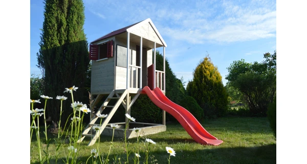 Detský drevený domček Marimex Veranda so šmykľavkou