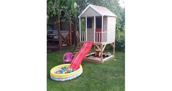 Detský drevený domček Marimex Veranda so šmykľavkou