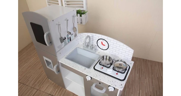 Drevená kuchynka na hranie