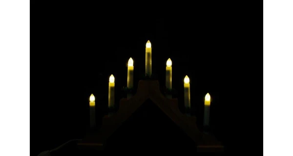 Drevený svietnik  - 7 LED
