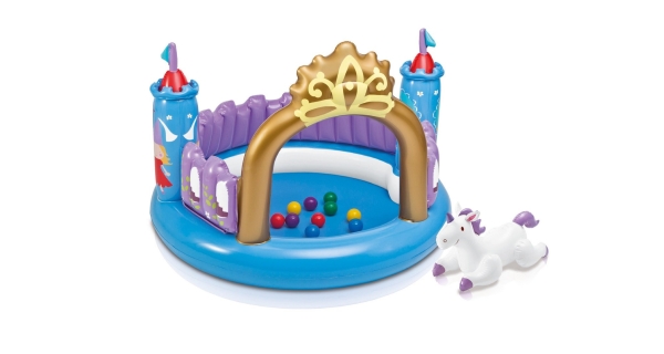 Nafukovací hrad s plastovými loptičkami