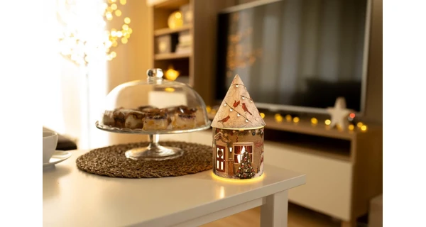 Svietiaci vianočný domček 5 LED